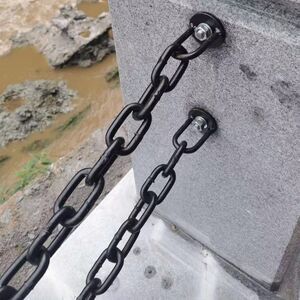 铁链 连接、控制与被遗忘的酸痛