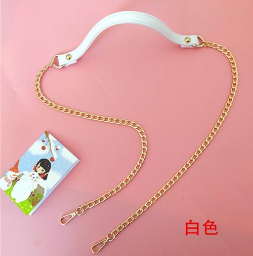金属链条肩带 秋日包包的点睛之笔与实用指南